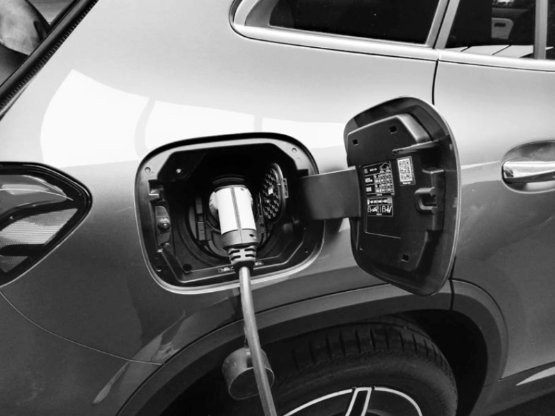 Confira cinco mitos e verdades sobre carros elétricos - KINSOL